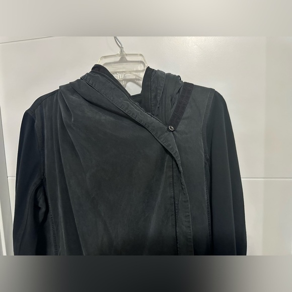 Lululemon Women’s Blissed Out Wrap - Picture 9 of 12